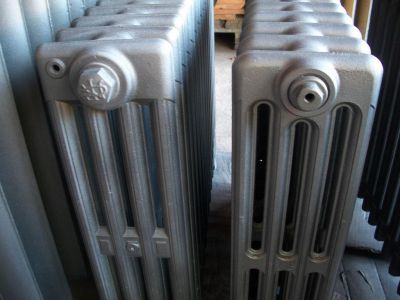 Pieds sculptés radiateur fonte ancien .  Cast iron radiators, Radiators,  Cast iron